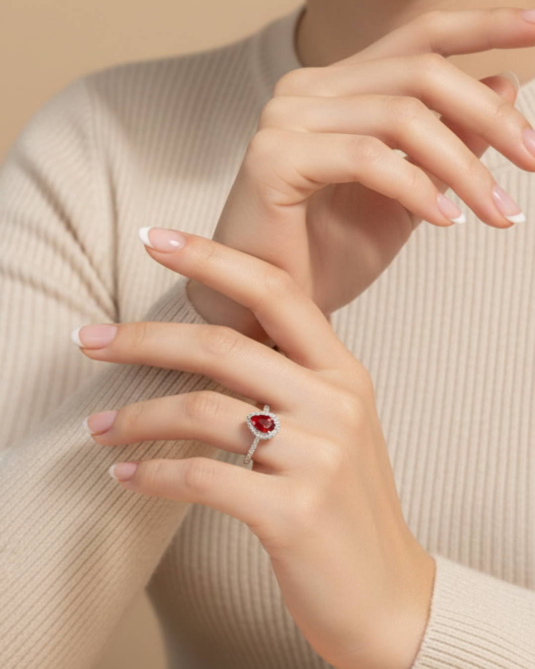 Anillo con Gema tipo pera diamantada - Imagen 2